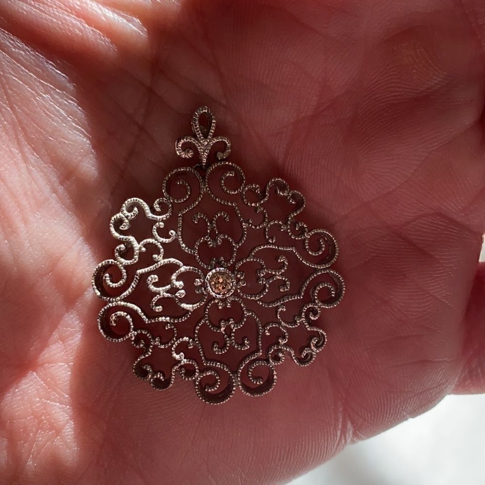 Gorgeous sterling silver filagree lace pendant with genuine champagne diamond💎 - Picture 3 of 6